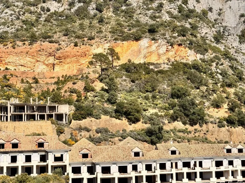Residential building plot between Marbella and Istan. Excellent opportunity to acquire a project at 40% completion in the coveted, guarded Sierra Blanca Country Club development. This idyllic natural setting is located in Istán, a prime tourist destinatio