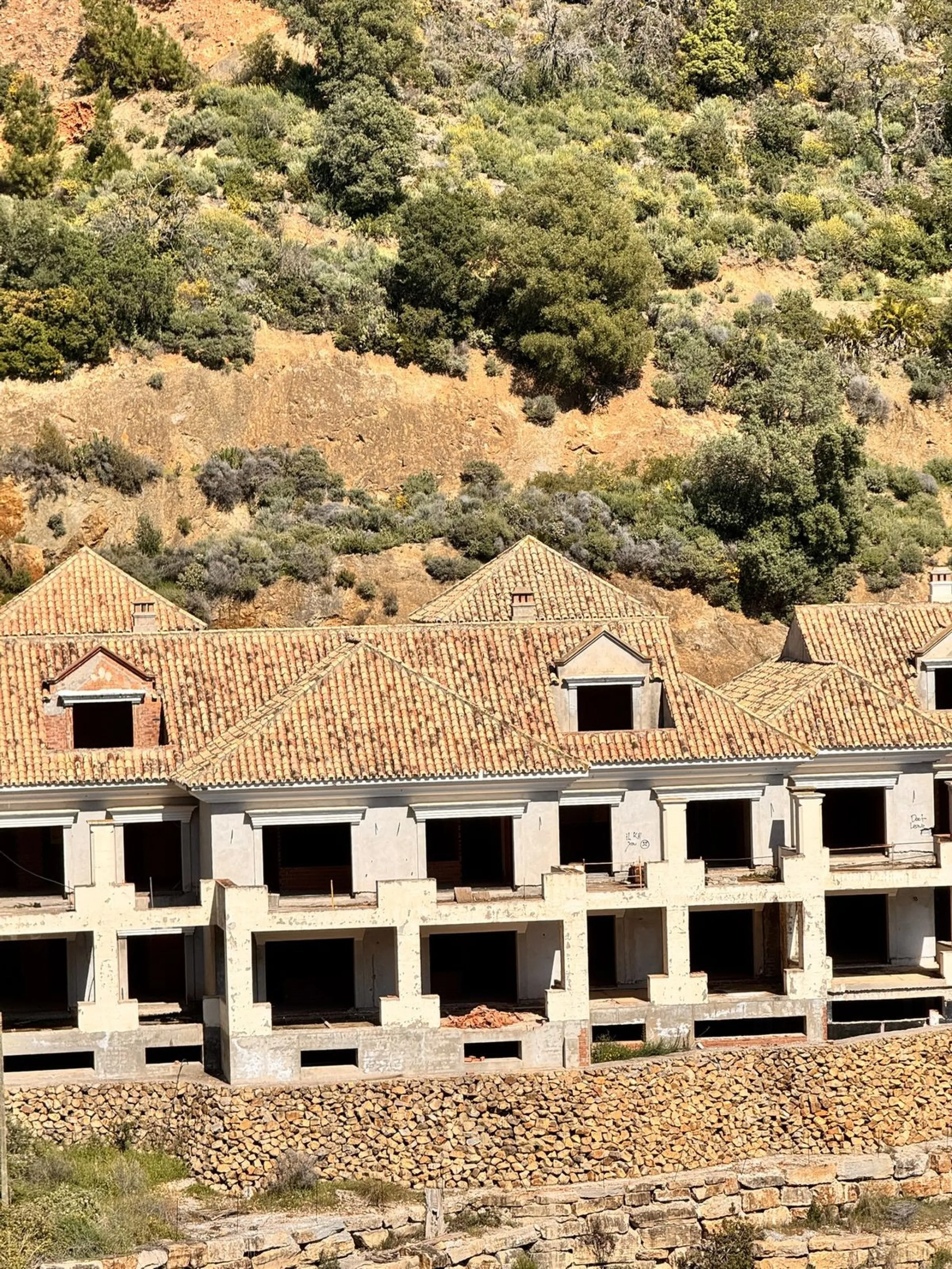 Residential building plot between Marbella and Istan. Excellent opportunity to acquire a project at 40% completion in the coveted, guarded Sierra Blanca Country Club development. This idyllic natural setting is located in Istán, a prime tourist destinatio