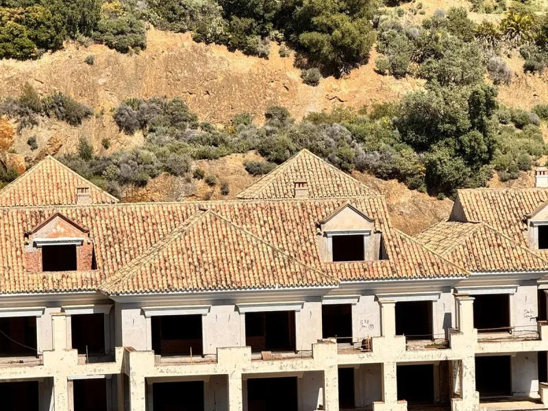 Residential building plot between Marbella and Istan. Excellent opportunity to acquire a project at 40% completion in the coveted, guarded Sierra Blanca Country Club development. This idyllic natural setting is located in Istán, a prime tourist destinatio