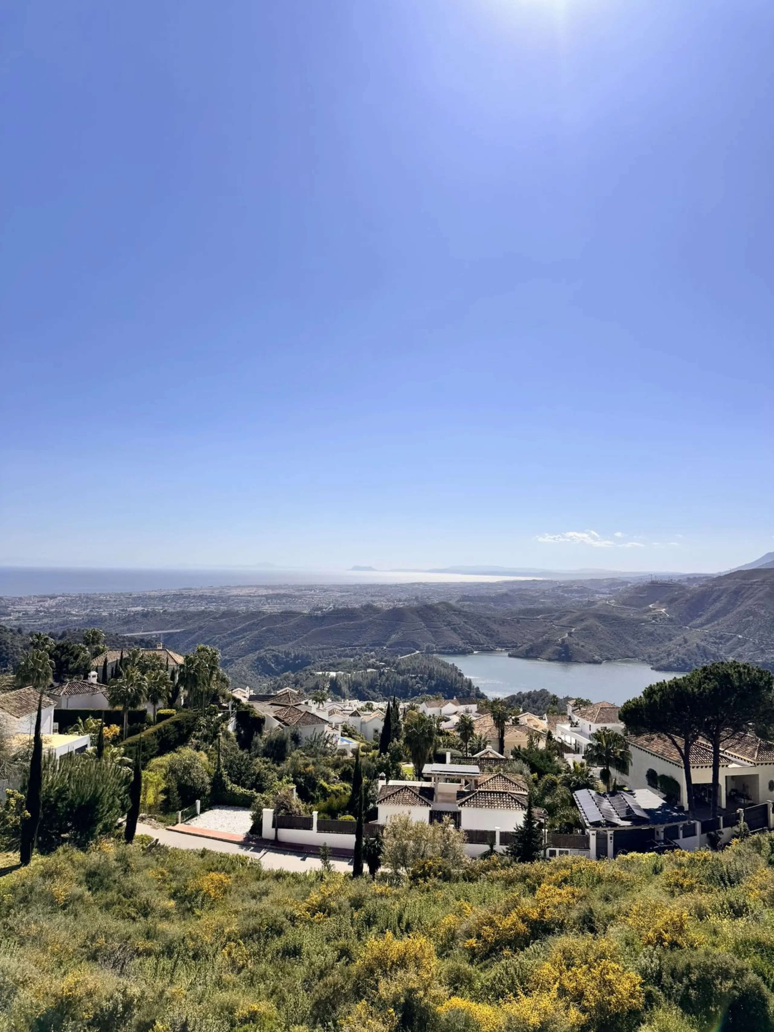 Residential building plot between Marbella and Istan. Excellent opportunity to acquire a project at 40% completion in the coveted, guarded Sierra Blanca Country Club development. This idyllic natural setting is located in Istán, a prime tourist destinatio