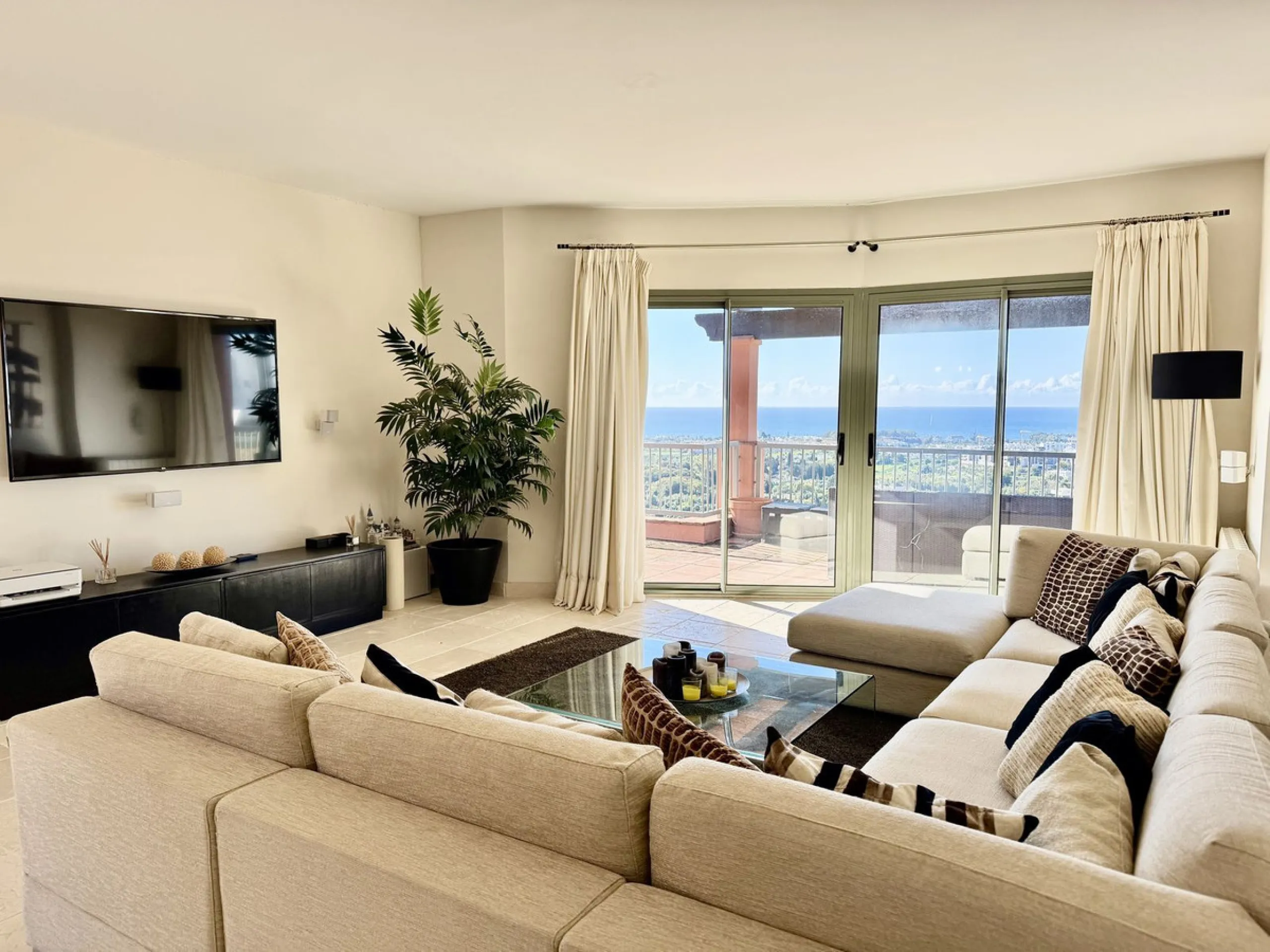 PRESTIGIOUS CORNER PENTHOUSE IN ROYAL FLAMINGOS, BENAHAVIS