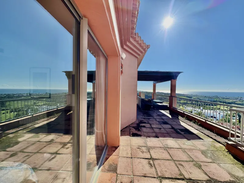 PRESTIGIOUS CORNER PENTHOUSE IN ROYAL FLAMINGOS, BENAHAVIS