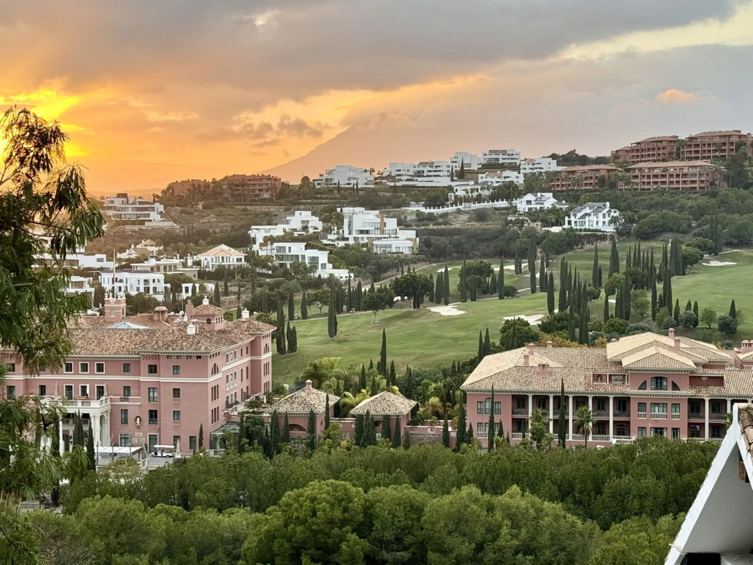 PRESTIGIOUS CORNER PENTHOUSE IN ROYAL FLAMINGOS, BENAHAVIS