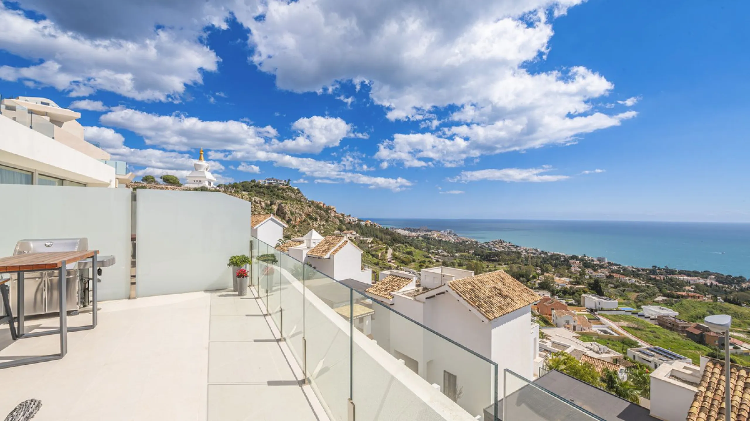 Apartment - Penthouse Duplex в продаже в Benalmadena, Málaga. В доме 3 спален и 2 ванных комнат. Площадь дома 213 м²