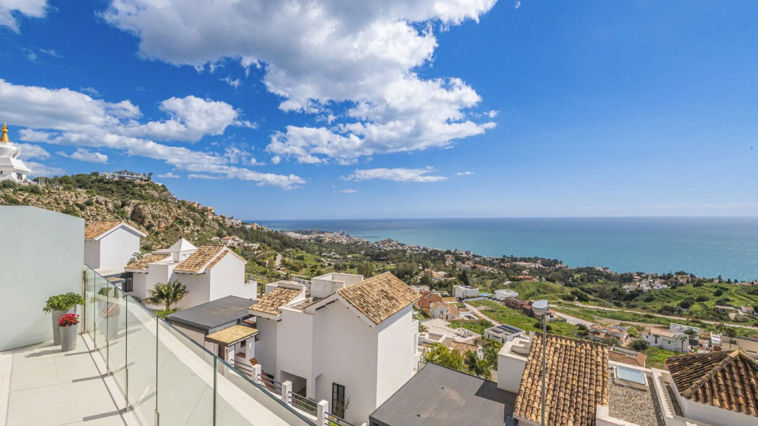 Apartment - Penthouse Duplex в продаже в Benalmadena, Málaga. В доме 3 спален и 2 ванных комнат. Площадь дома 213 м²