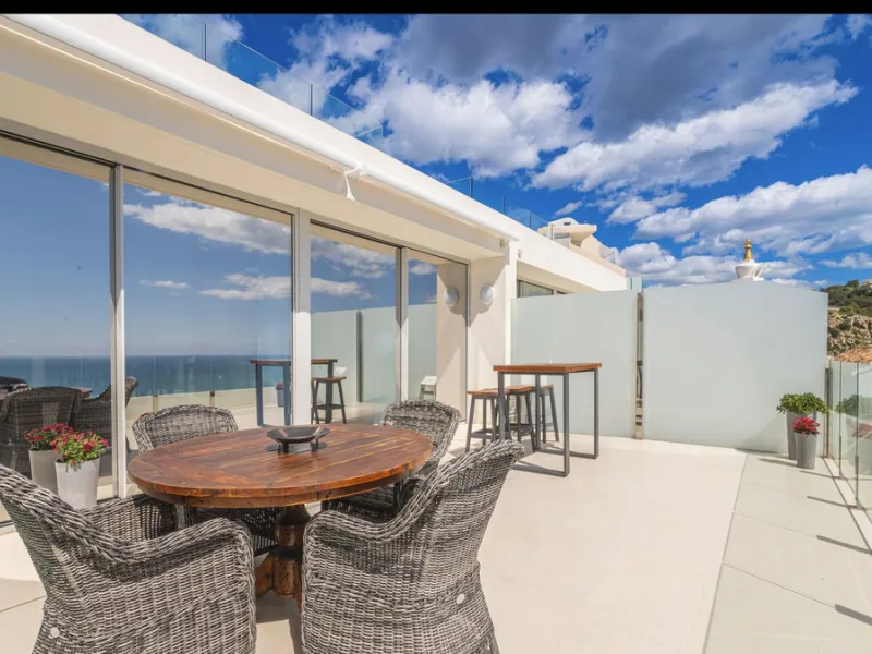 Apartment - Penthouse Duplex в продаже в Benalmadena, Málaga. В доме 3 спален и 2 ванных комнат. Площадь дома 213 м²