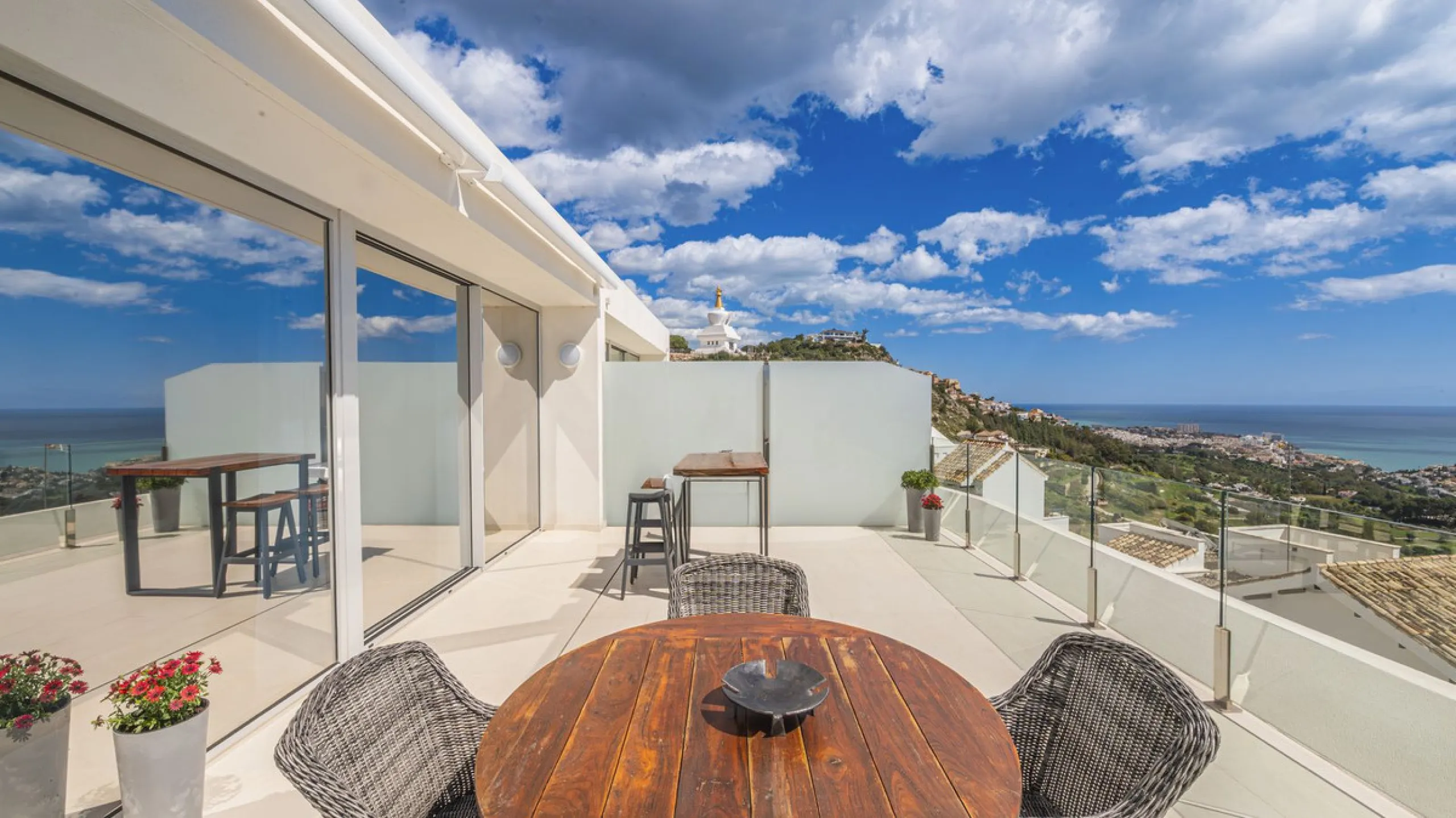 Apartment - Penthouse Duplex в продаже в Benalmadena, Málaga. В доме 3 спален и 2 ванных комнат. Площадь дома 213 м²
