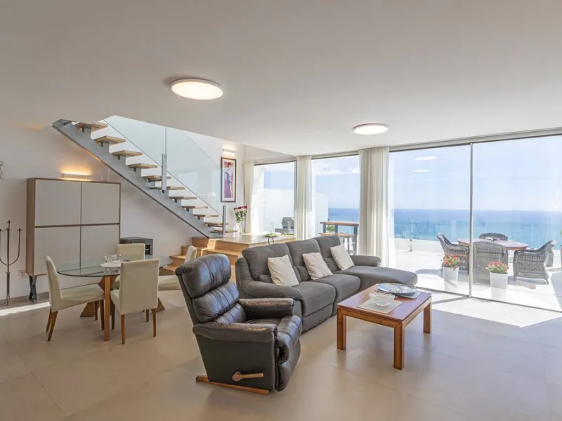 Apartment - Penthouse Duplex в продаже в Benalmadena, Málaga. В доме 3 спален и 2 ванных комнат. Площадь дома 213 м²