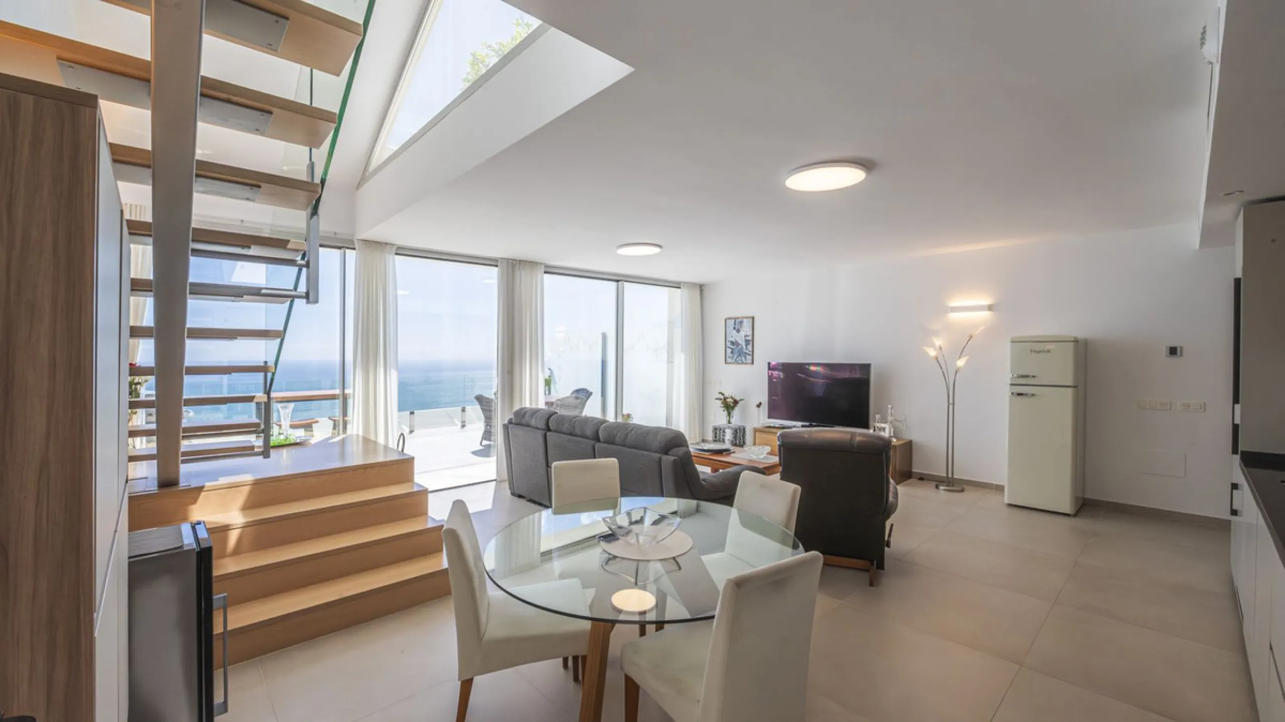 Apartment - Penthouse Duplex в продаже в Benalmadena, Málaga. В доме 3 спален и 2 ванных комнат. Площадь дома 213 м²