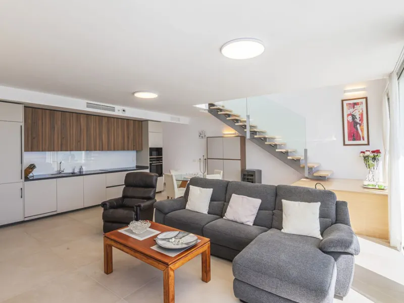 Apartment - Penthouse Duplex в продаже в Benalmadena, Málaga. В доме 3 спален и 2 ванных комнат. Площадь дома 213 м²