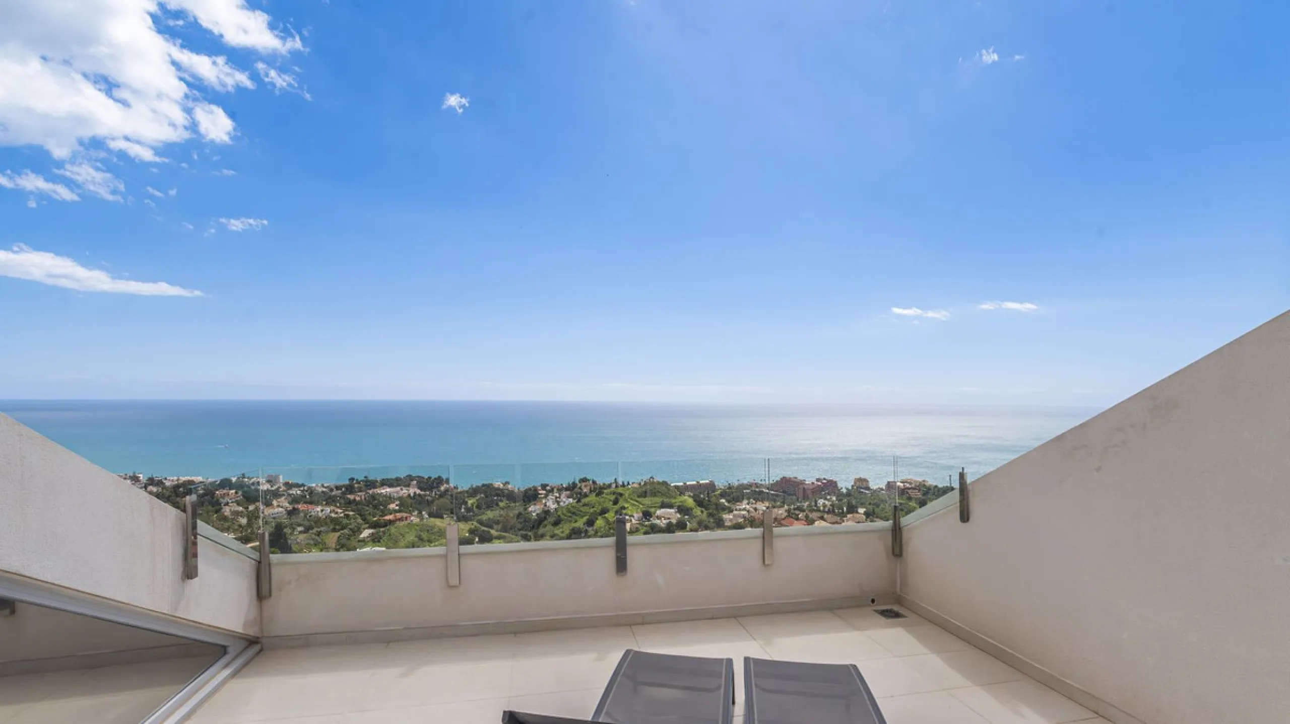 Apartment - Penthouse Duplex в продаже в Benalmadena, Málaga. В доме 3 спален и 2 ванных комнат. Площадь дома 213 м²