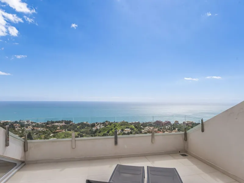 Apartment - Penthouse Duplex в продаже в Benalmadena, Málaga. В доме 3 спален и 2 ванных комнат. Площадь дома 213 м²