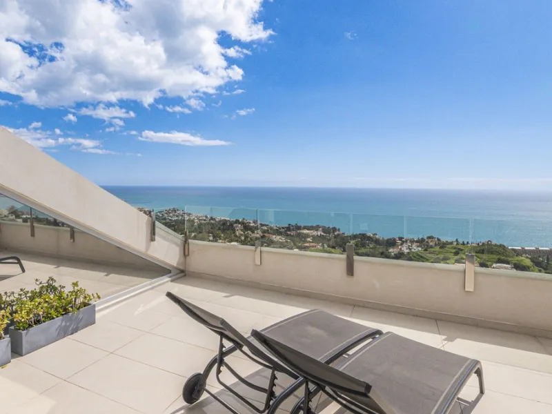 Apartment - Penthouse Duplex в продаже в Benalmadena, Málaga. В доме 3 спален и 2 ванных комнат. Площадь дома 213 м²