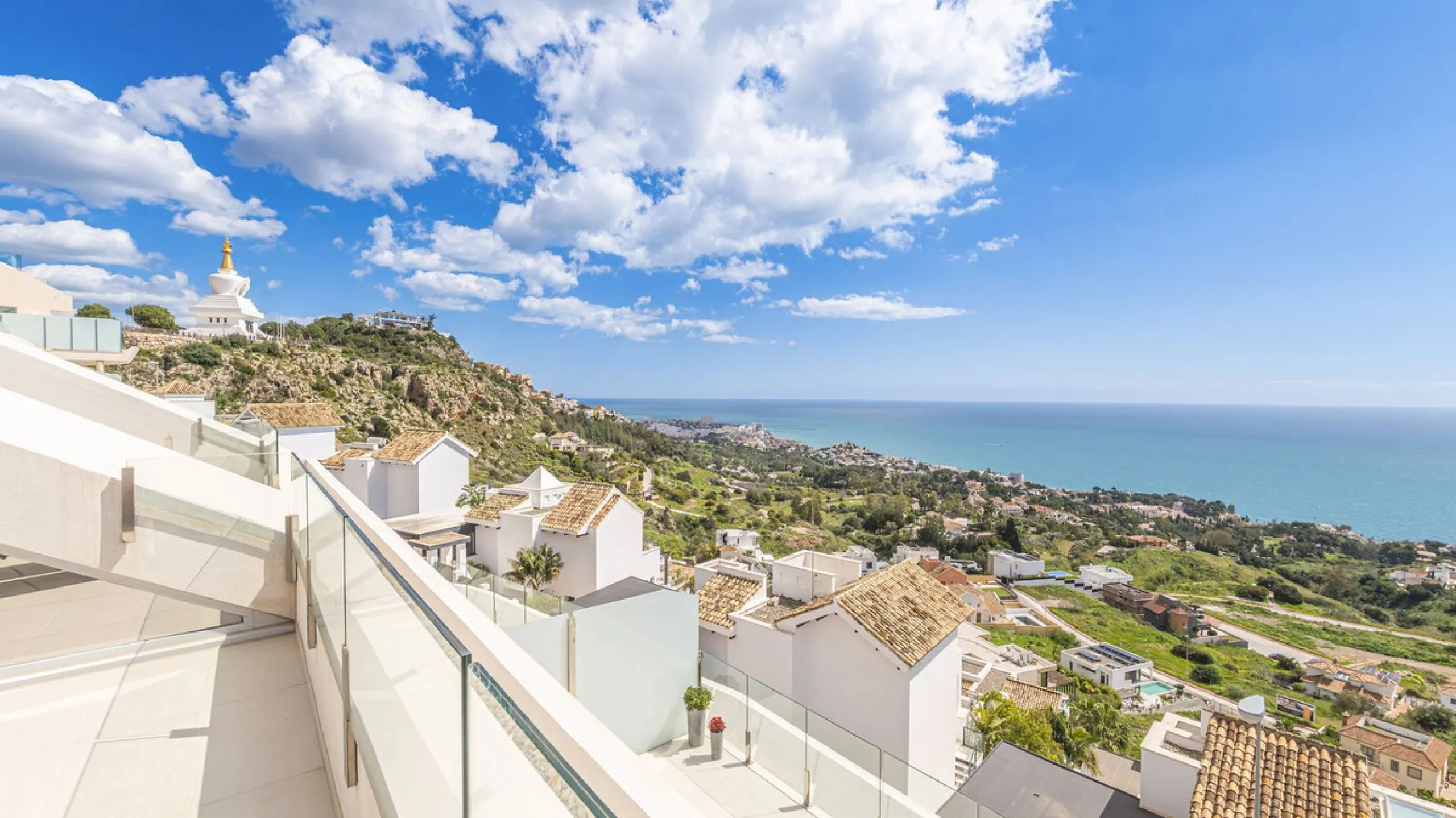 Apartment - Penthouse Duplex в продаже в Benalmadena, Málaga. В доме 3 спален и 2 ванных комнат. Площадь дома 213 м²