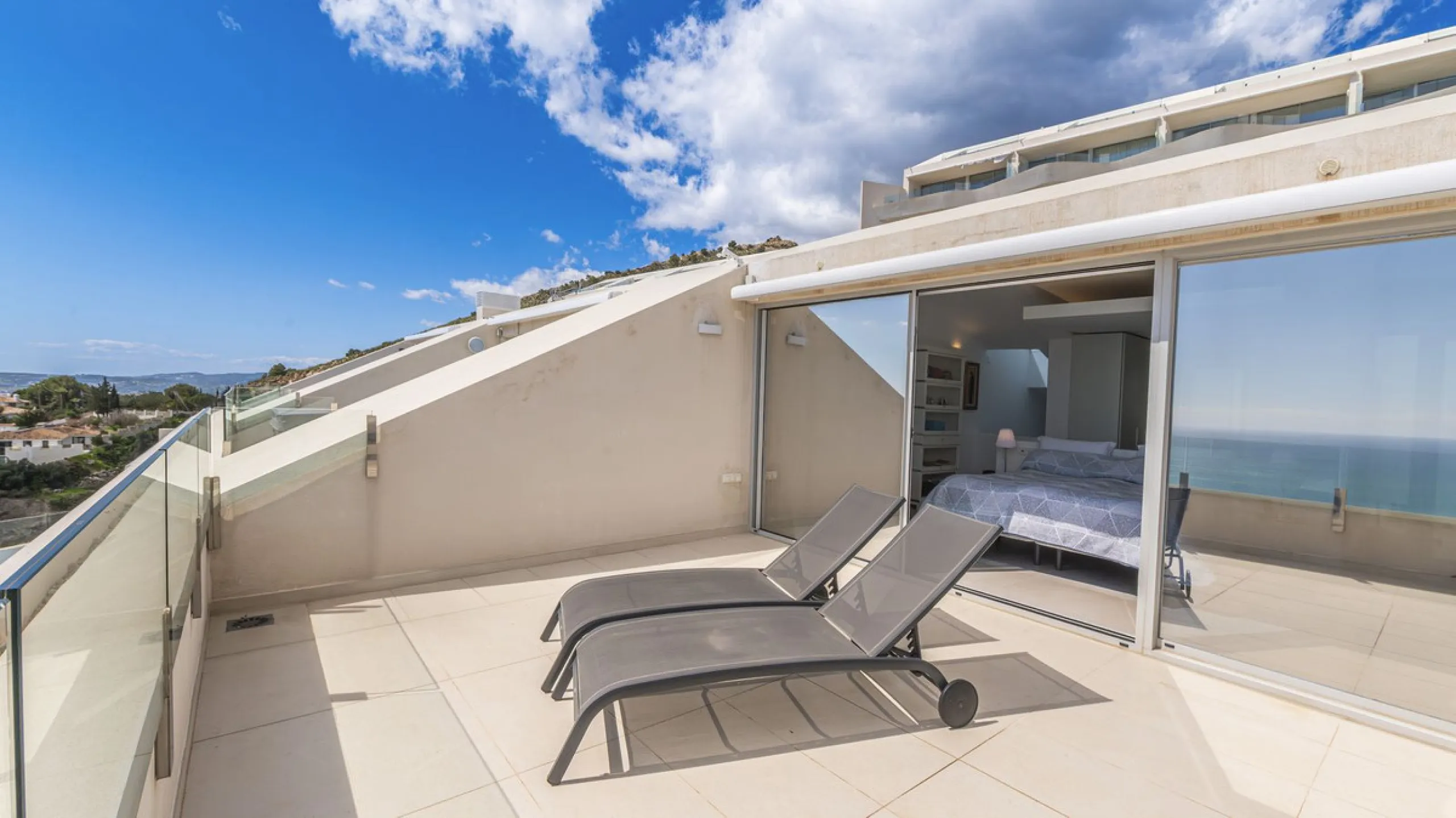 Apartment - Penthouse Duplex в продаже в Benalmadena, Málaga. В доме 3 спален и 2 ванных комнат. Площадь дома 213 м²
