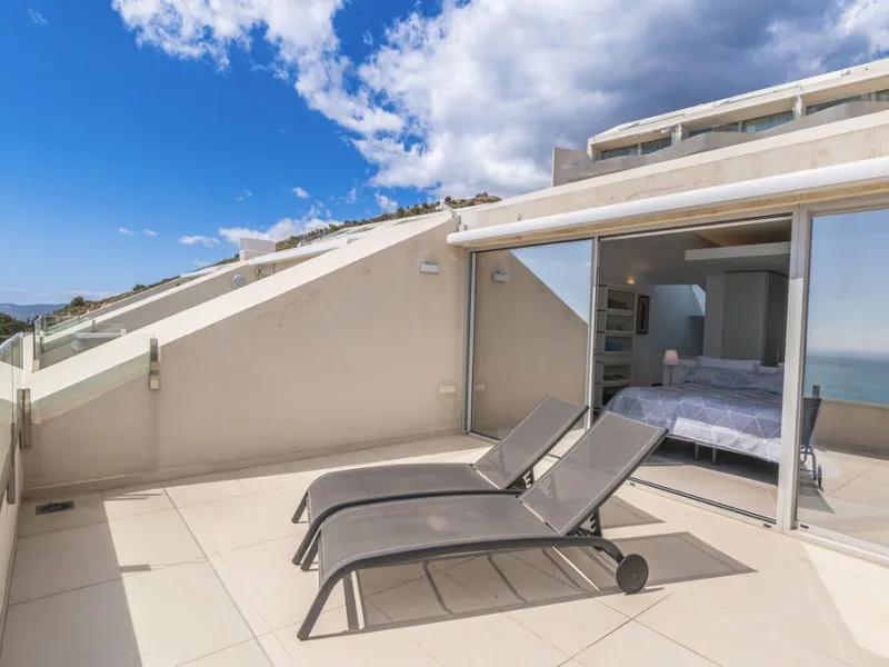 Apartment - Penthouse Duplex в продаже в Benalmadena, Málaga. В доме 3 спален и 2 ванных комнат. Площадь дома 213 м²