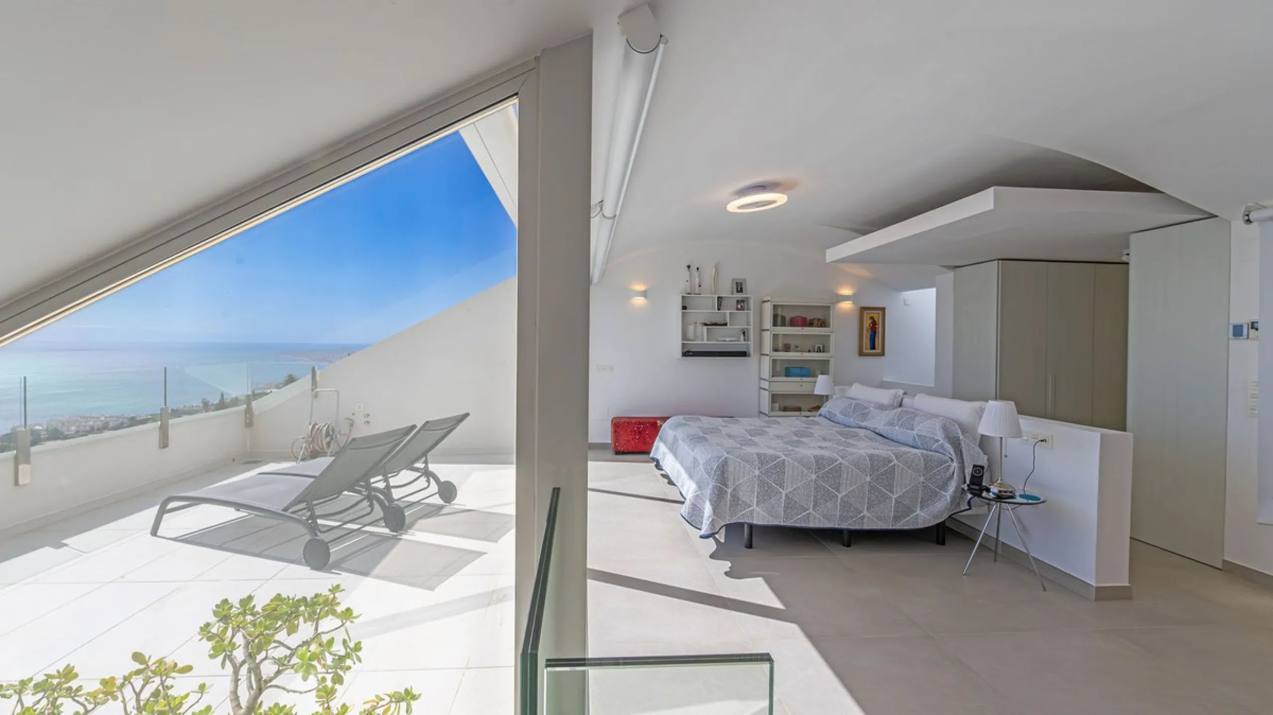 Apartment - Penthouse Duplex в продаже в Benalmadena, Málaga. В доме 3 спален и 2 ванных комнат. Площадь дома 213 м²
