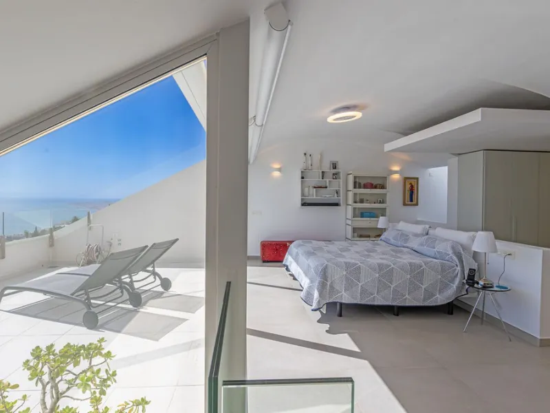 Apartment - Penthouse Duplex в продаже в Benalmadena, Málaga. В доме 3 спален и 2 ванных комнат. Площадь дома 213 м²