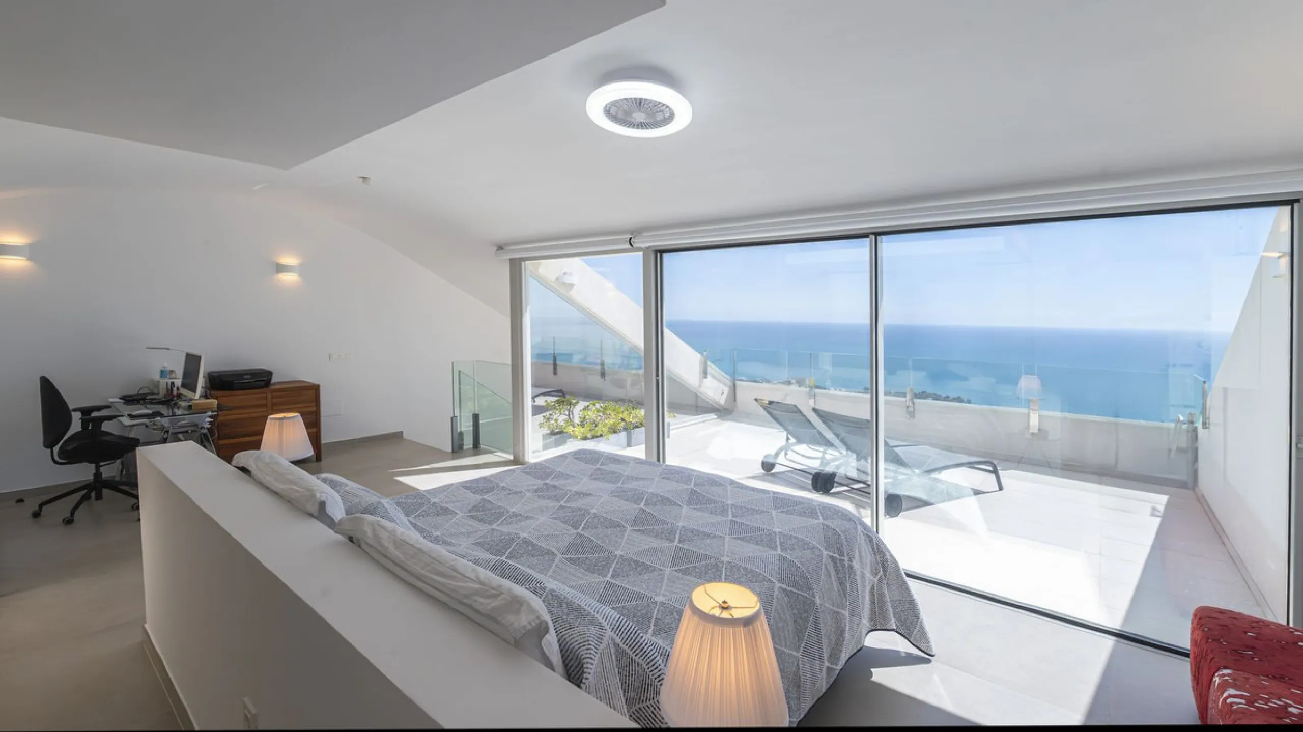 Apartment - Penthouse Duplex в продаже в Benalmadena, Málaga. В доме 3 спален и 2 ванных комнат. Площадь дома 213 м²