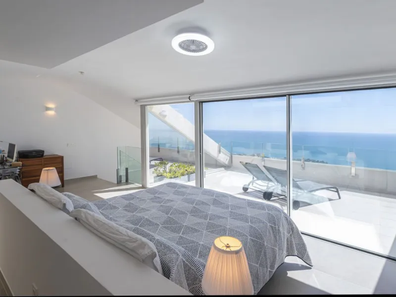Apartment - Penthouse Duplex в продаже в Benalmadena, Málaga. В доме 3 спален и 2 ванных комнат. Площадь дома 213 м²