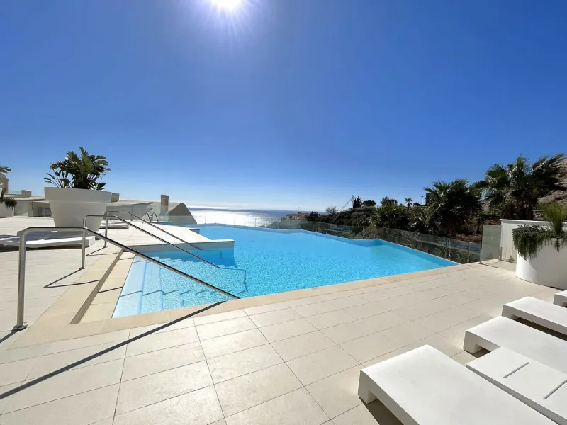 Apartment - Penthouse Duplex в продаже в Benalmadena, Málaga. В доме 3 спален и 2 ванных комнат. Площадь дома 213 м²
