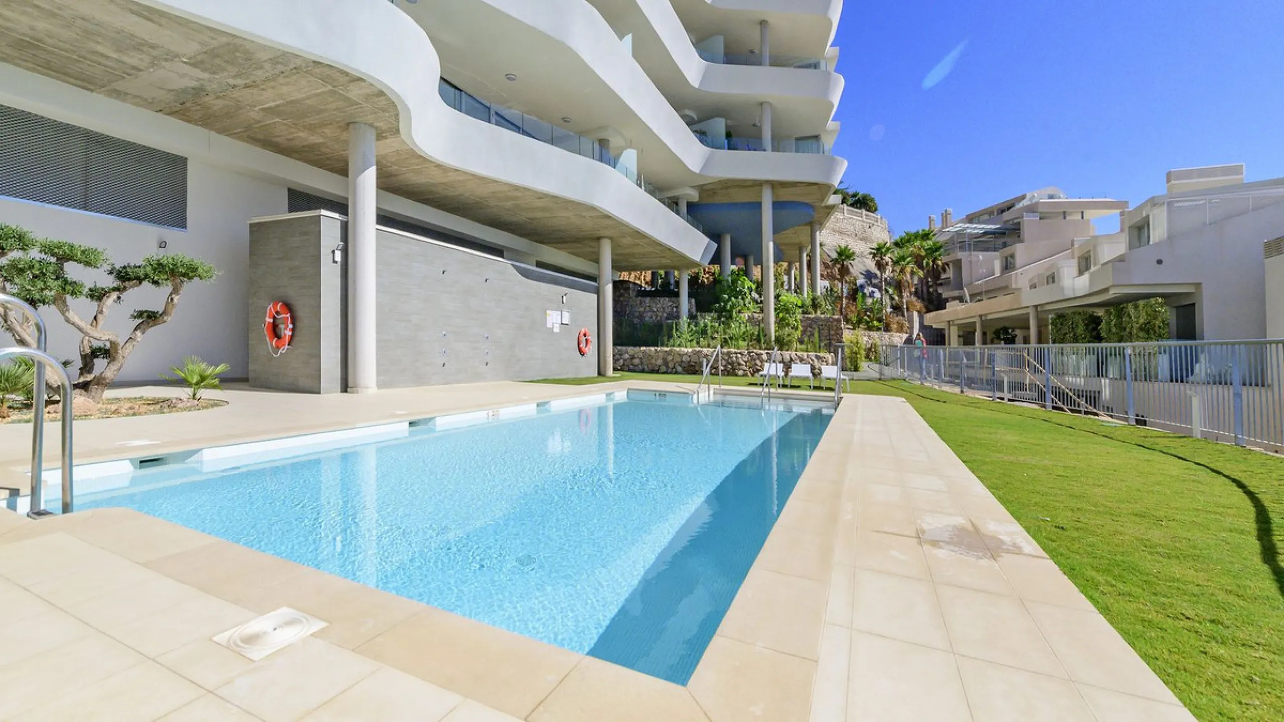 Apartment - Penthouse Duplex в продаже в Benalmadena, Málaga. В доме 3 спален и 2 ванных комнат. Площадь дома 213 м²