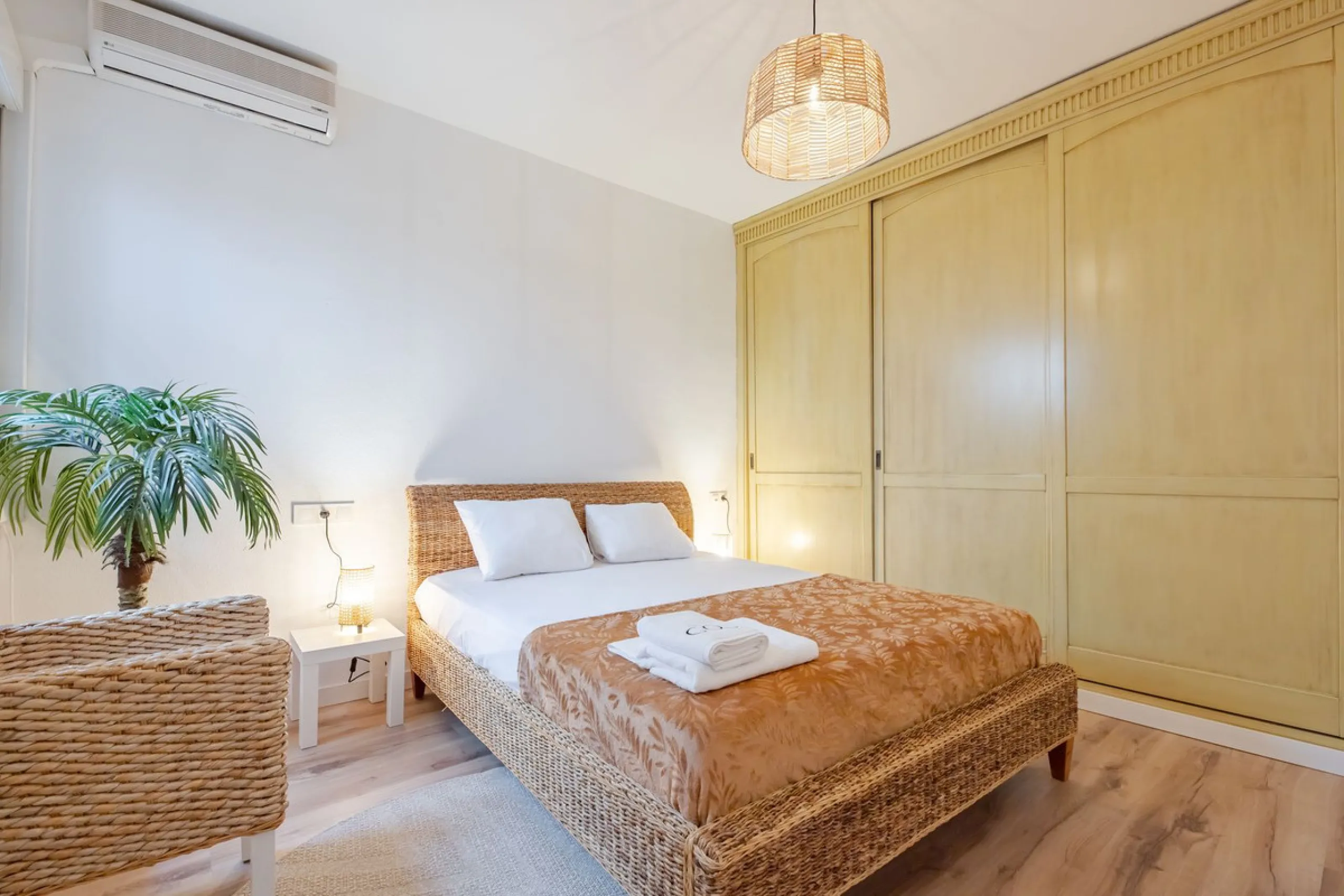 4-Bedroom Apartment for Sale in Málaga Center – Great Investment Opportunity