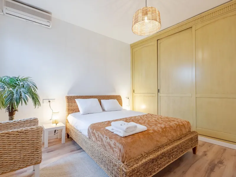 4-Bedroom Apartment for Sale in Málaga Center – Great Investment Opportunity