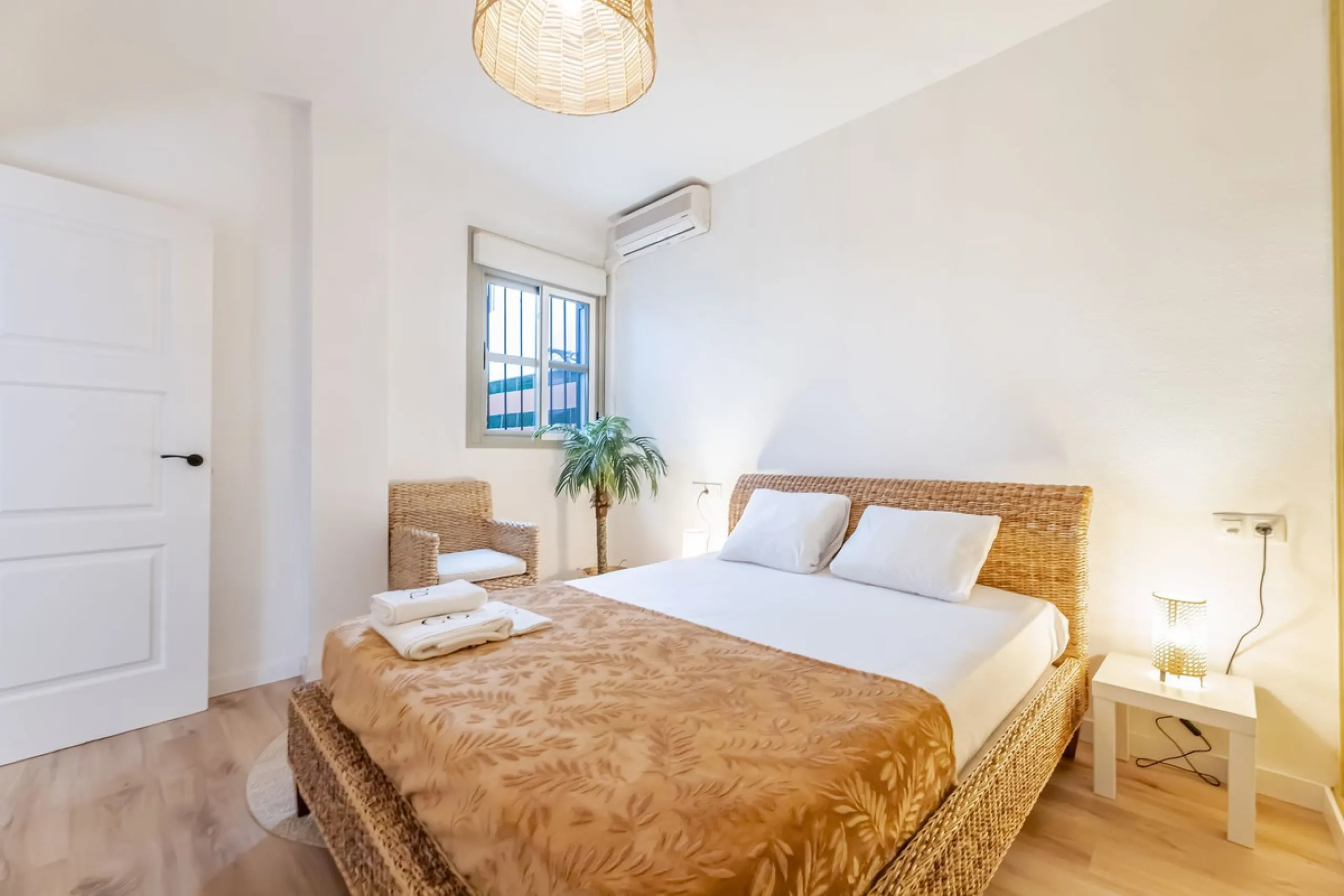 4-Bedroom Apartment for Sale in Málaga Center – Great Investment Opportunity