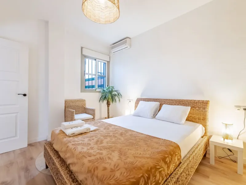 4-Bedroom Apartment for Sale in Málaga Center – Great Investment Opportunity