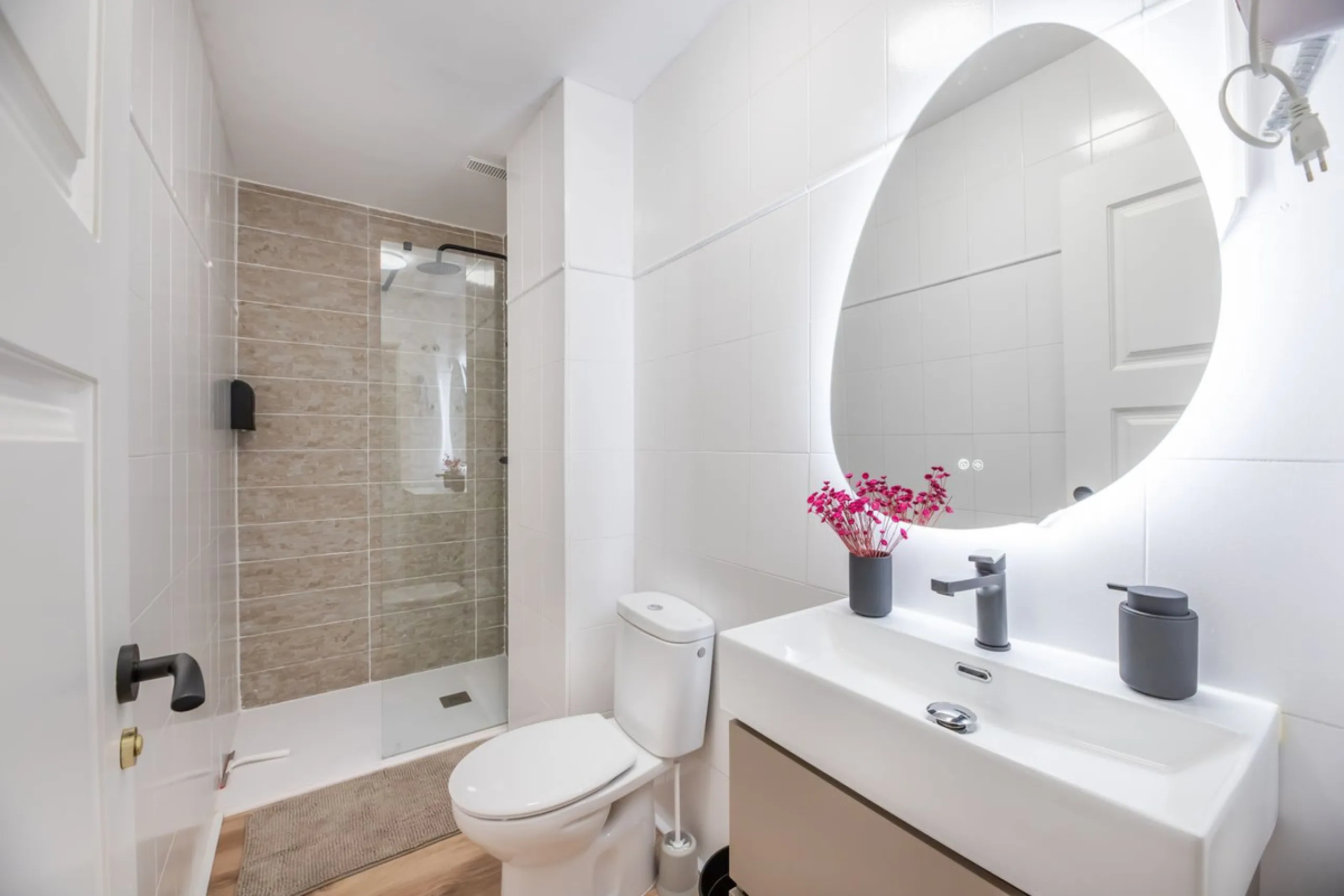 4-Bedroom Apartment for Sale in Málaga Center – Great Investment Opportunity