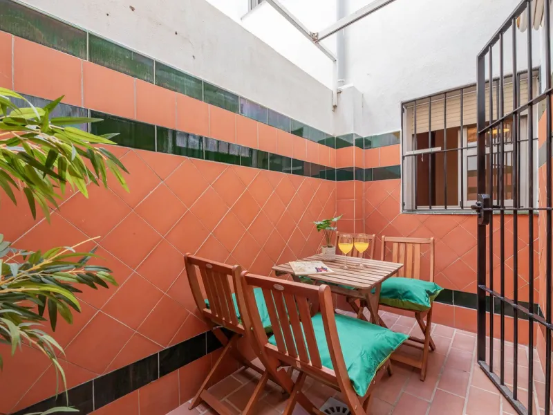 4-Bedroom Apartment for Sale in Málaga Center – Great Investment Opportunity
