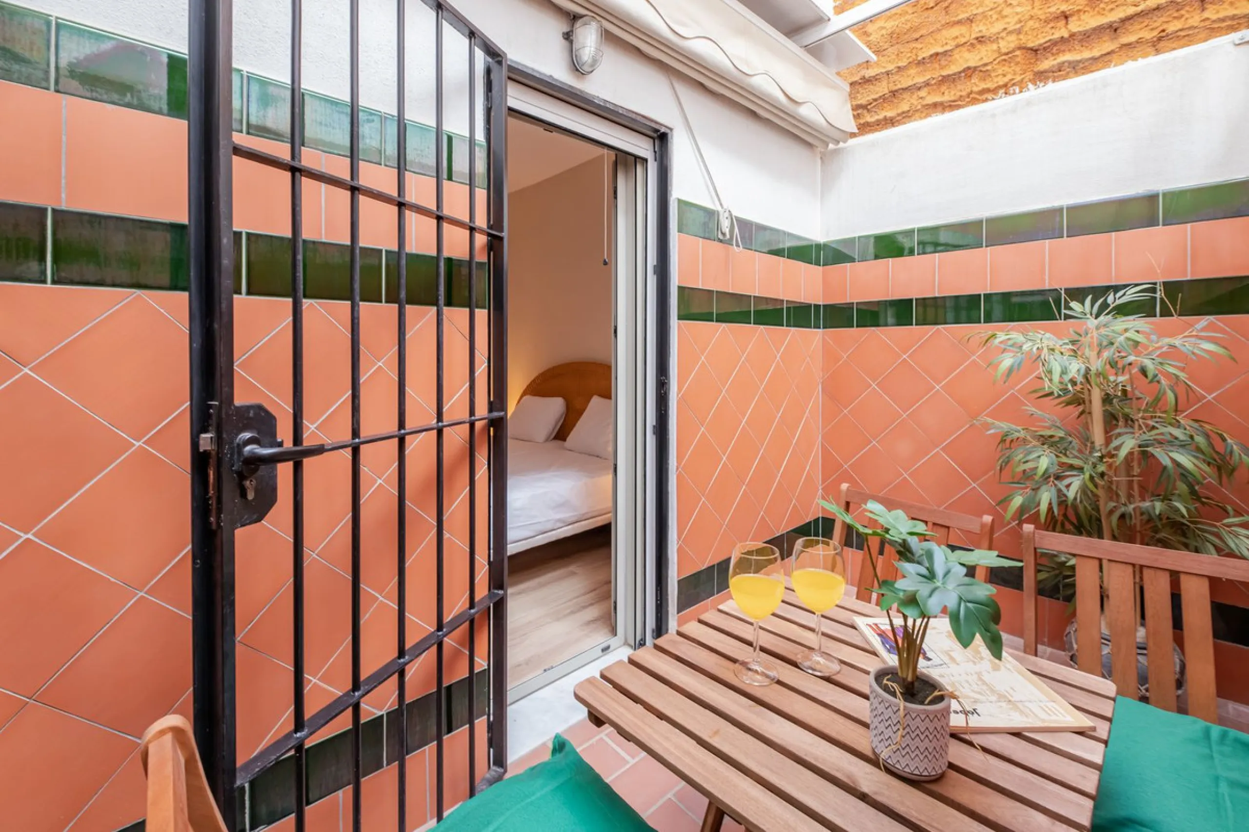 4-Bedroom Apartment for Sale in Málaga Center – Great Investment Opportunity
