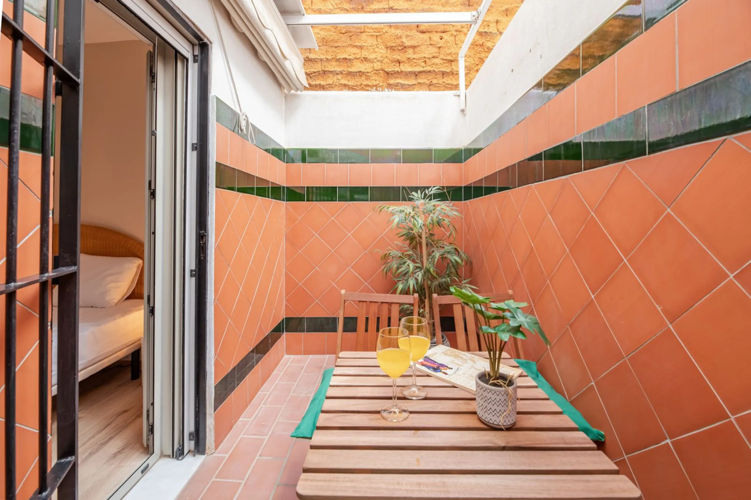 4-Bedroom Apartment for Sale in Málaga Center – Great Investment Opportunity