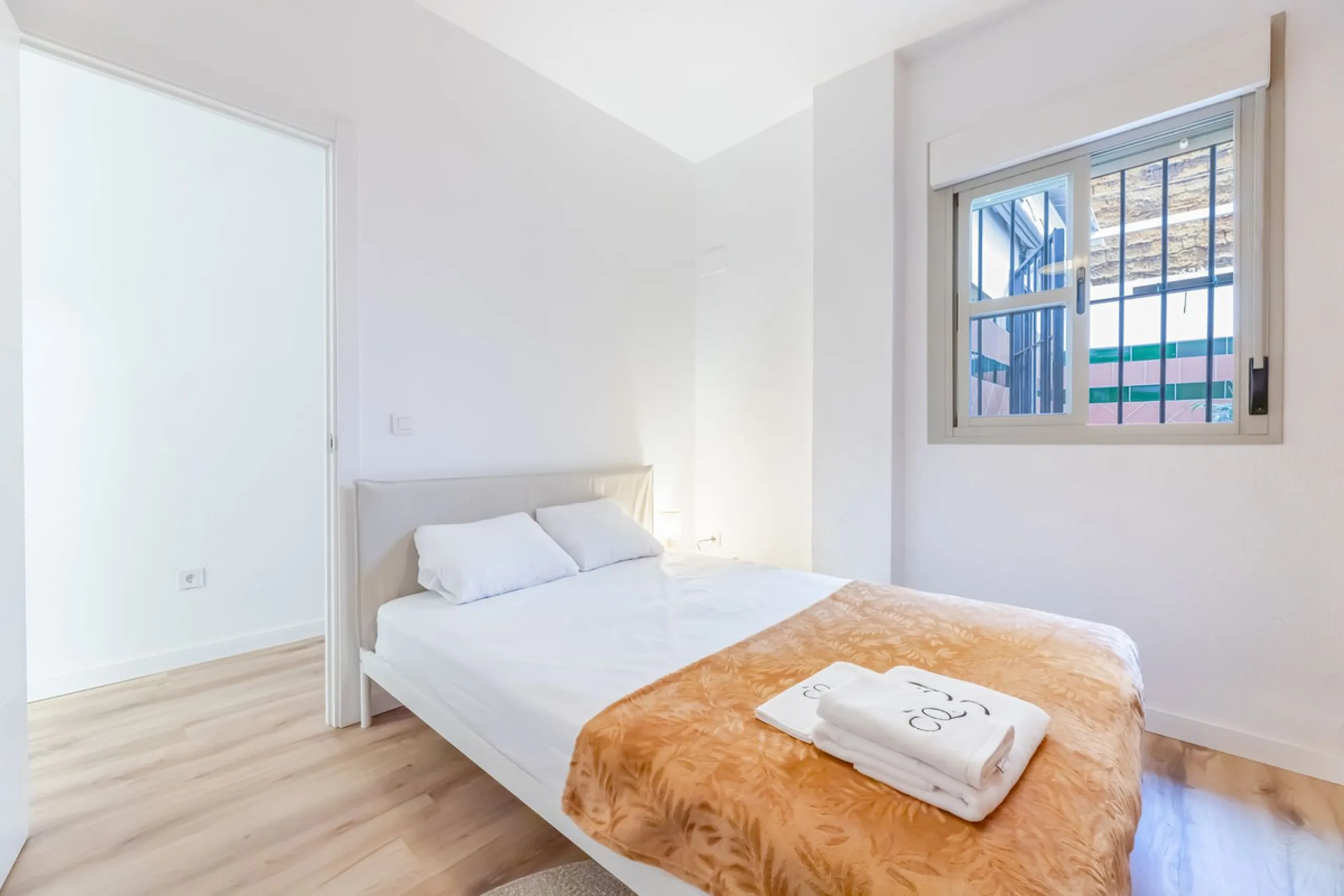 4-Bedroom Apartment for Sale in Málaga Center – Great Investment Opportunity