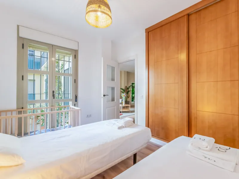 4-Bedroom Apartment for Sale in Málaga Center – Great Investment Opportunity