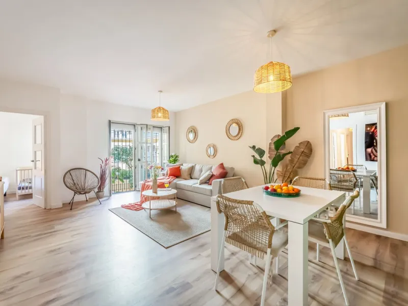 4-Bedroom Apartment for Sale in Málaga Center – Great Investment Opportunity