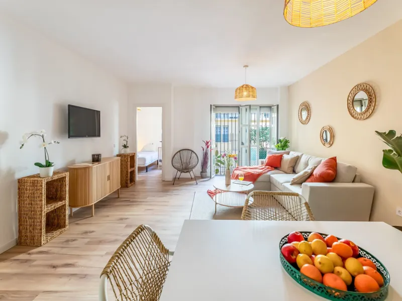 4-Bedroom Apartment for Sale in Málaga Center – Great Investment Opportunity