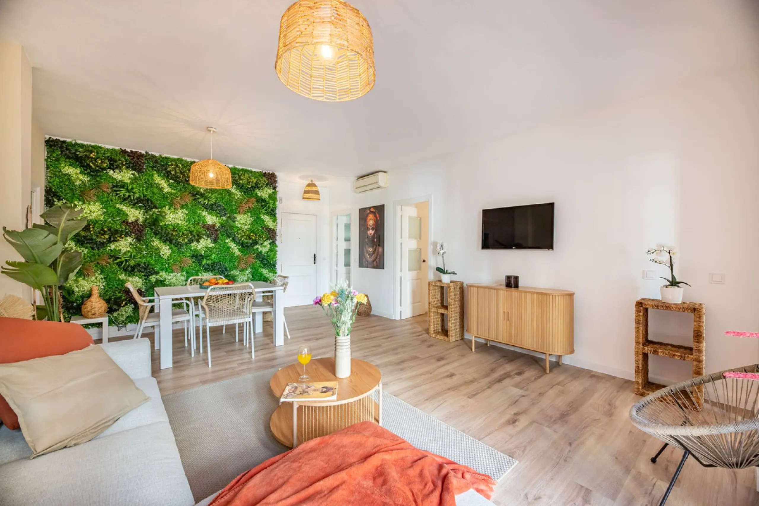 4-Bedroom Apartment for Sale in Málaga Center – Great Investment Opportunity