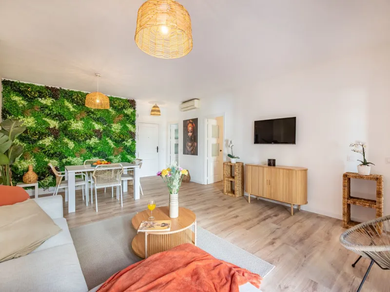 4-Bedroom Apartment for Sale in Málaga Center – Great Investment Opportunity