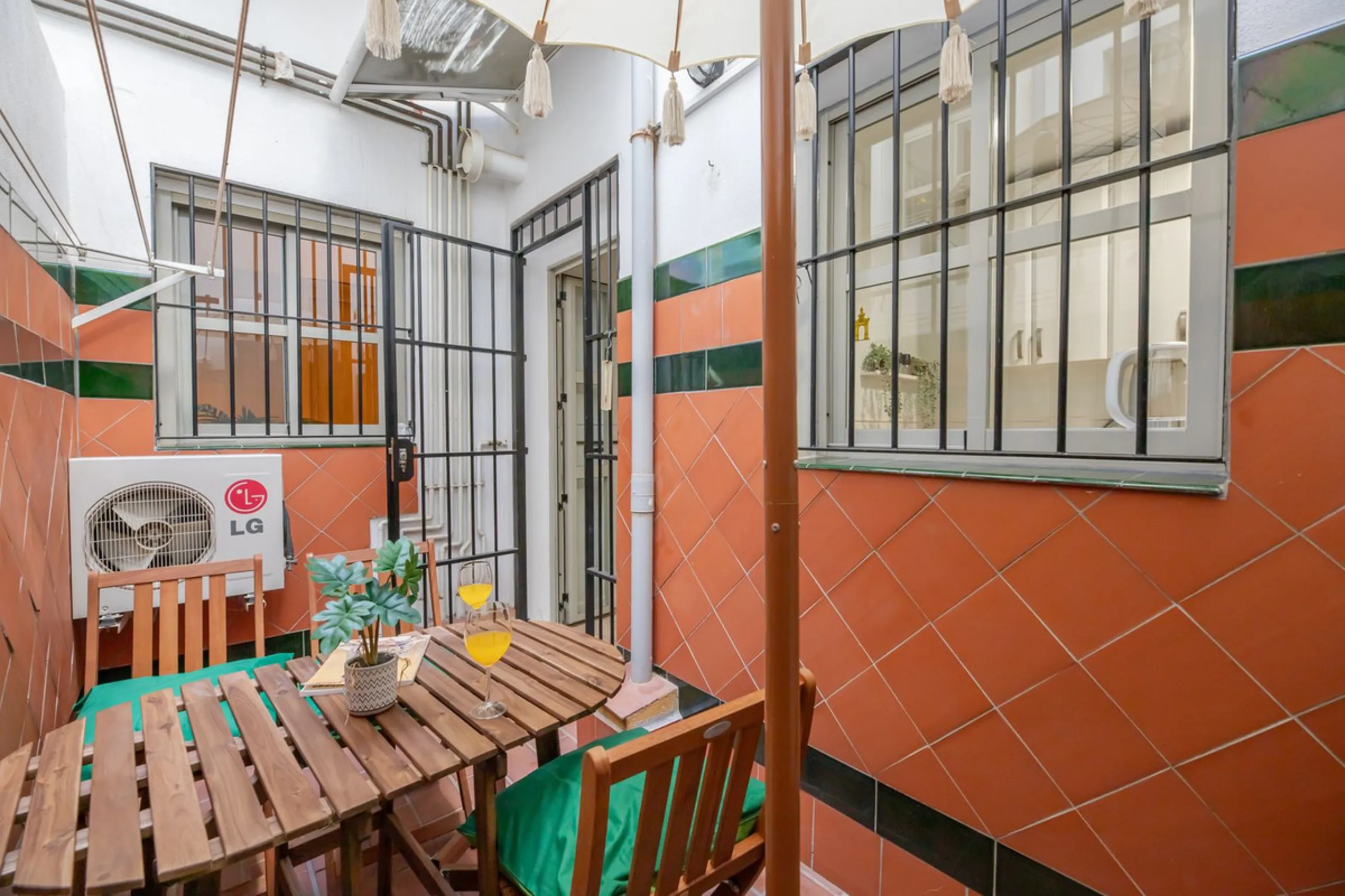 4-Bedroom Apartment for Sale in Málaga Center – Great Investment Opportunity
