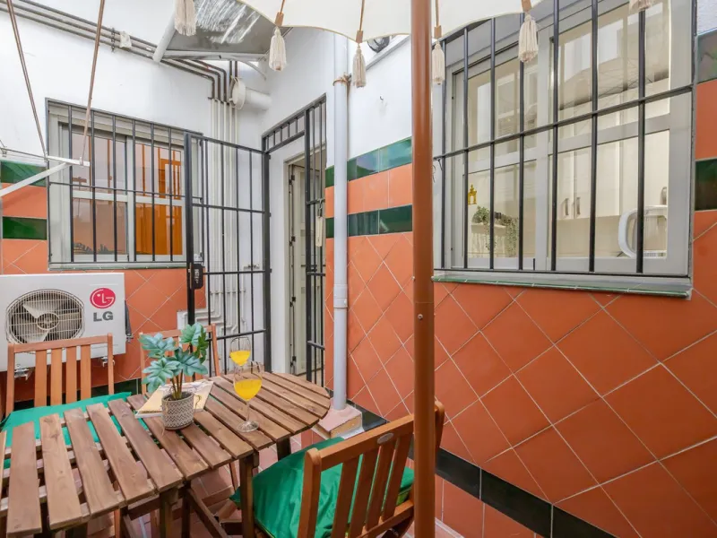 4-Bedroom Apartment for Sale in Málaga Center – Great Investment Opportunity