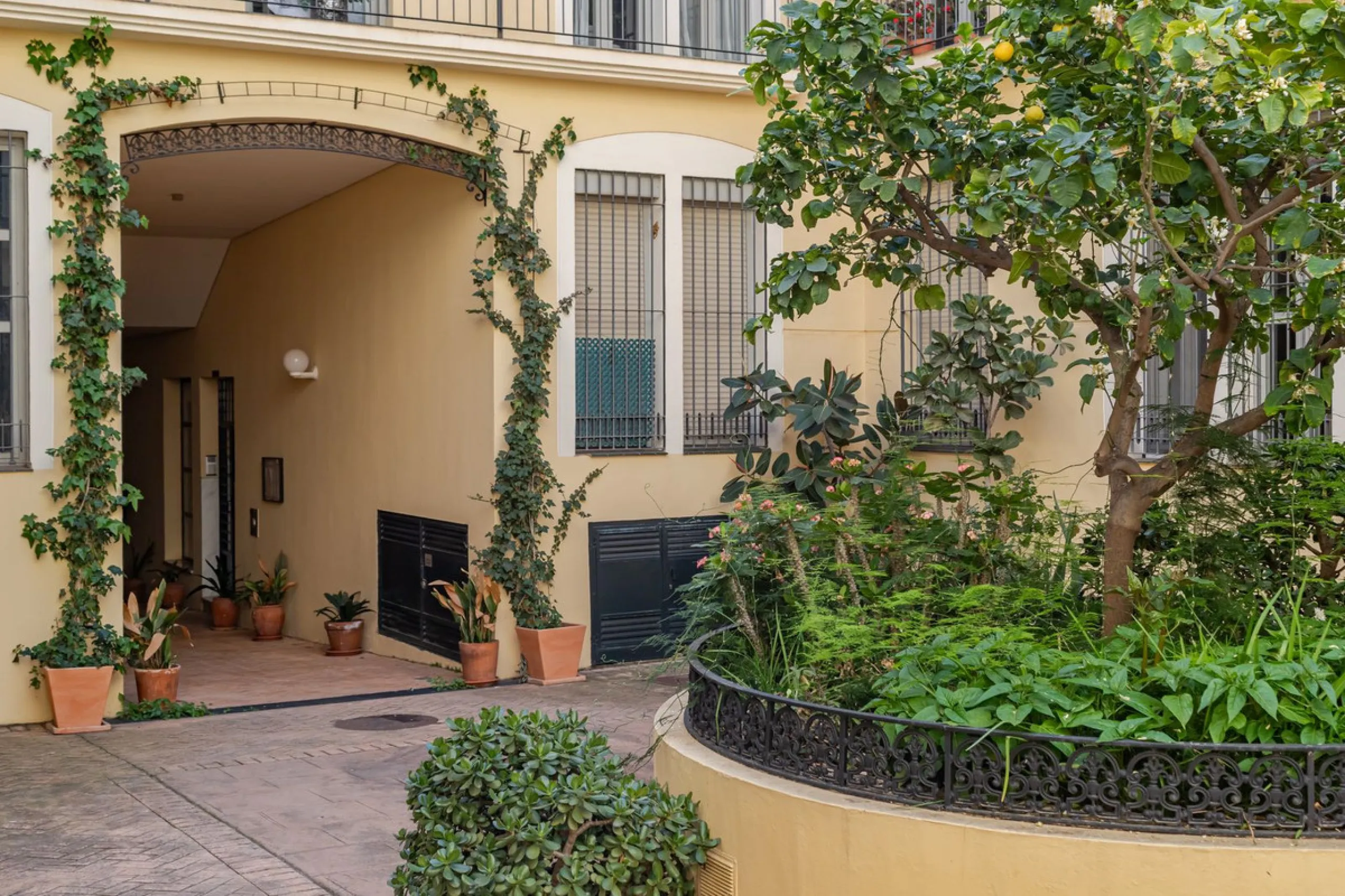 4-Bedroom Apartment for Sale in Málaga Center – Great Investment Opportunity
