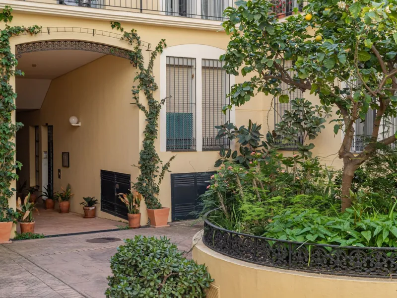 4-Bedroom Apartment for Sale in Málaga Center – Great Investment Opportunity