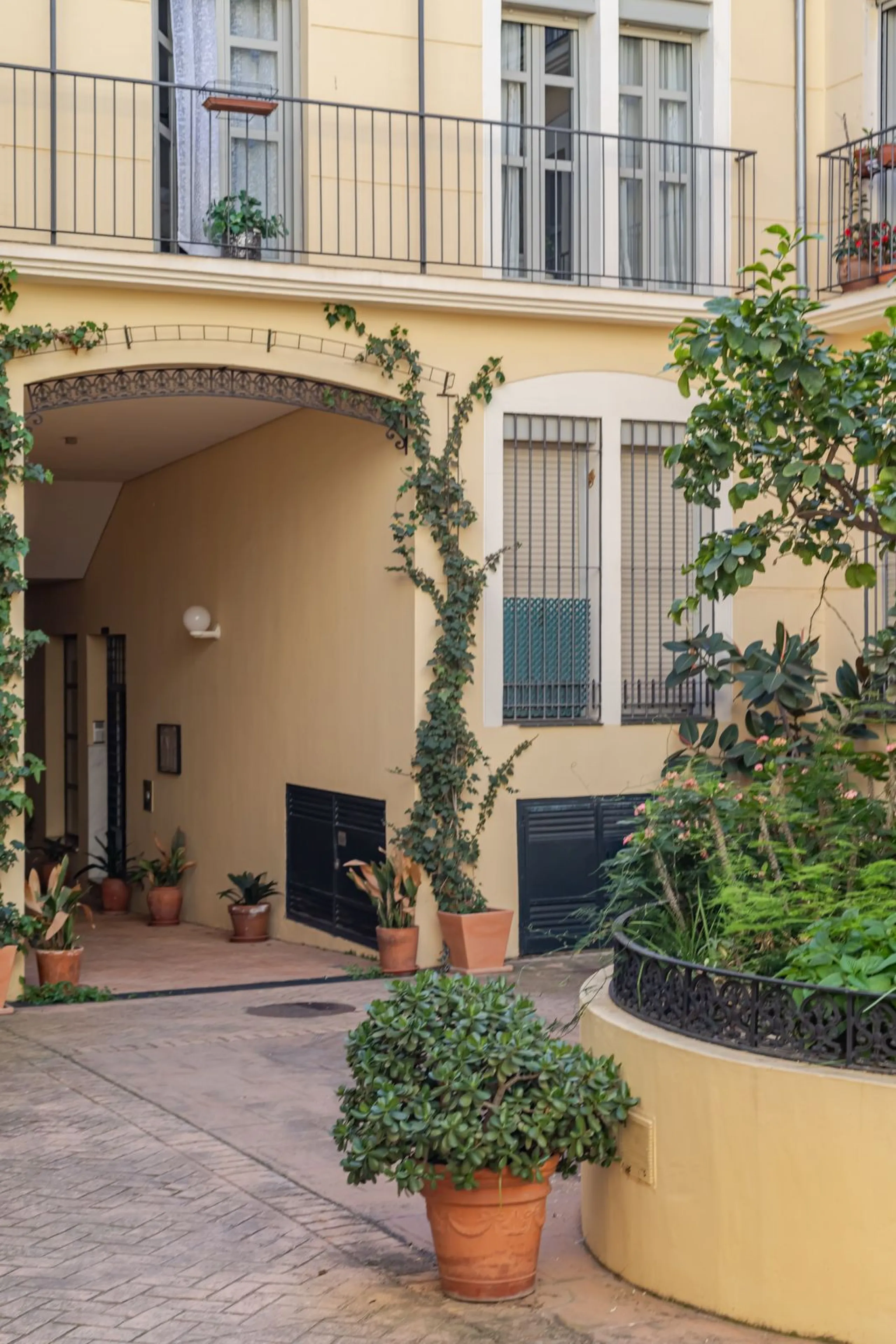 4-Bedroom Apartment for Sale in Málaga Center – Great Investment Opportunity