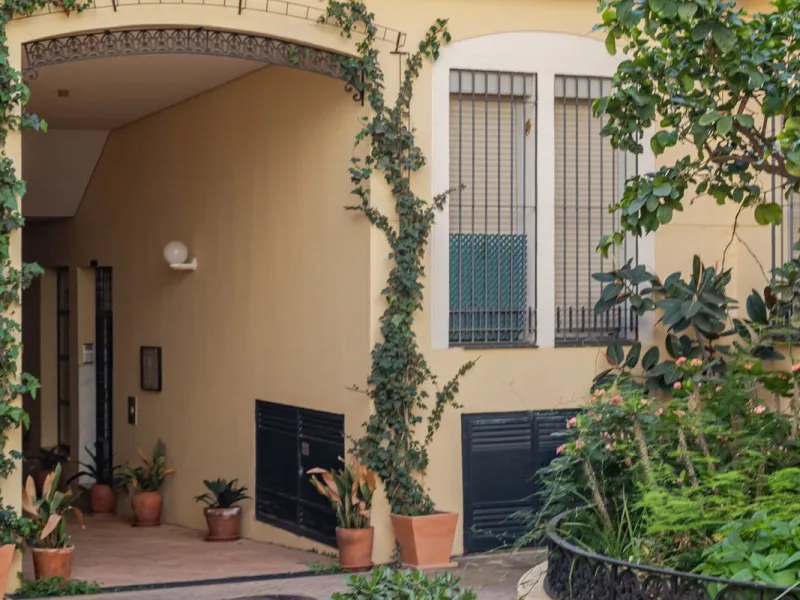 4-Bedroom Apartment for Sale in Málaga Center – Great Investment Opportunity