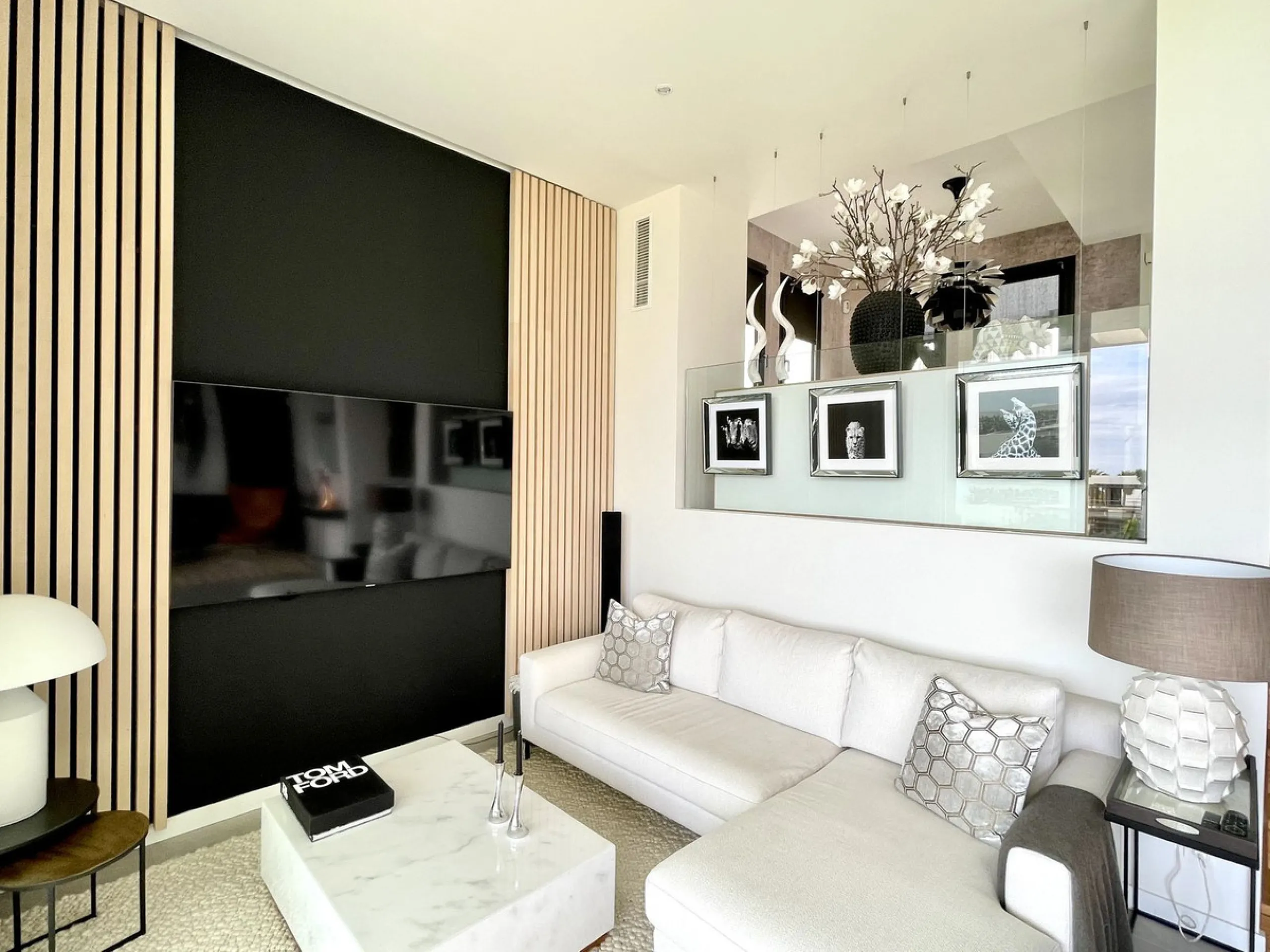 The Cape is an innovative residential project in Cabopino. This seaside wonder is located in the municipality of Marbella (Malaga), one of the most beautiful spots on Costa del Sol. The house is situated in a frontline golf, has 3 bedrooms all with en-sui