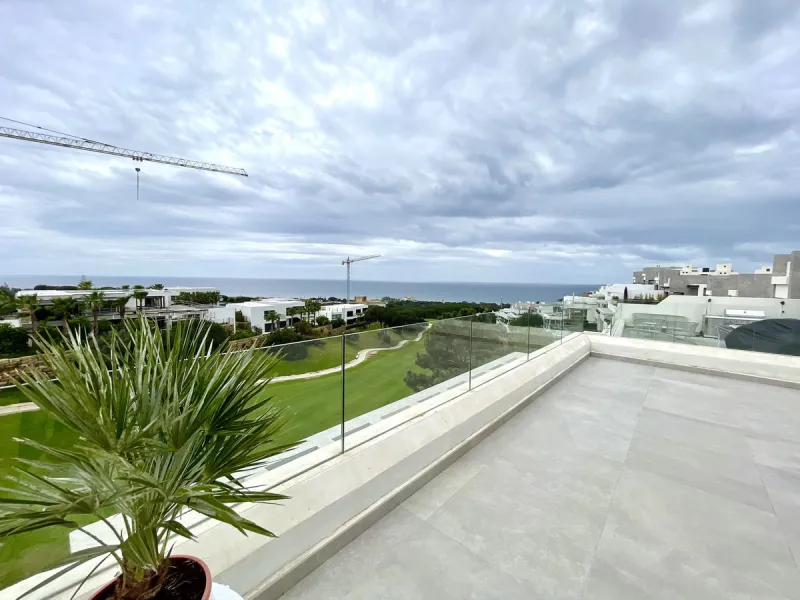 The Cape is an innovative residential project in Cabopino. This seaside wonder is located in the municipality of Marbella (Malaga), one of the most beautiful spots on Costa del Sol. The house is situated in a frontline golf, has 3 bedrooms all with en-sui