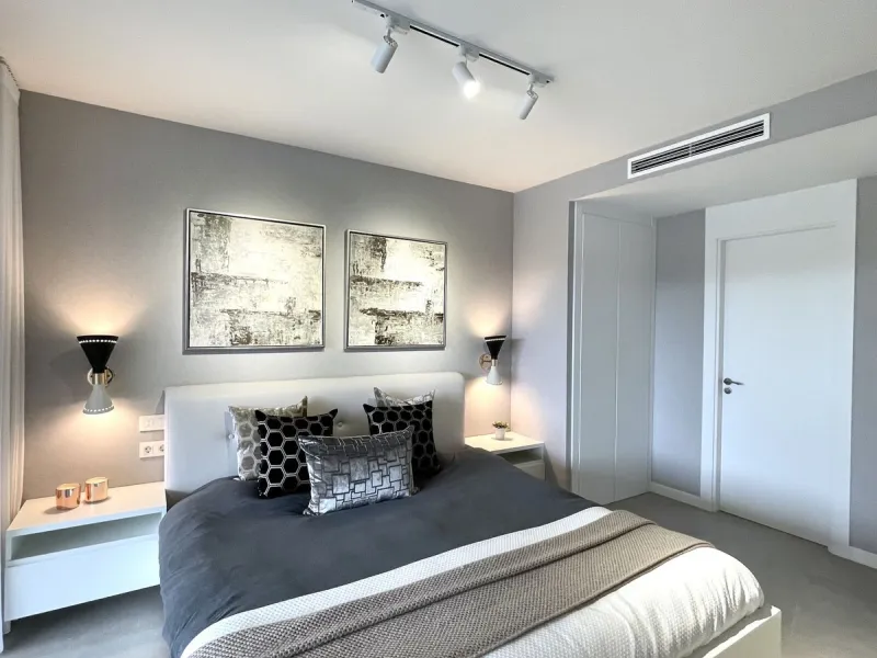 The Cape is an innovative residential project in Cabopino. This seaside wonder is located in the municipality of Marbella (Malaga), one of the most beautiful spots on Costa del Sol. The house is situated in a frontline golf, has 3 bedrooms all with en-sui