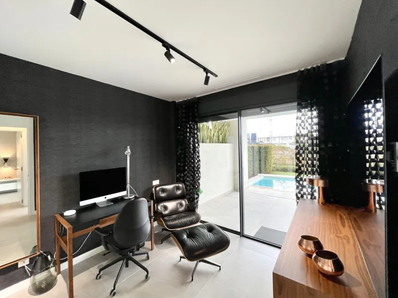 The Cape is an innovative residential project in Cabopino. This seaside wonder is located in the municipality of Marbella (Malaga), one of the most beautiful spots on Costa del Sol. The house is situated in a frontline golf, has 3 bedrooms all with en-sui